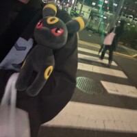 ブラッキー抱えながら