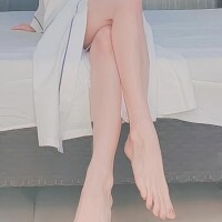 組んだ脚の向こう側…♡