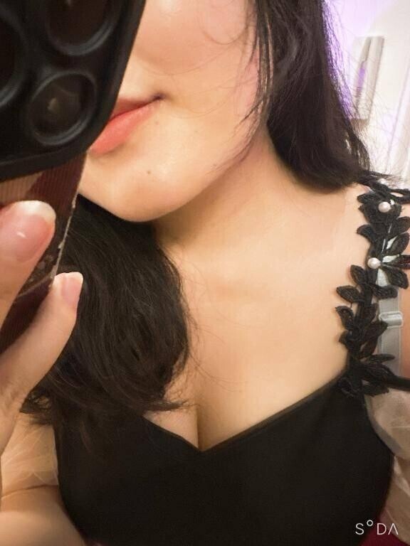 耳元で囁かれると…♡