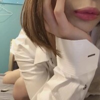 ※👨「この国（部屋）ではV字が正装なんだよね？」