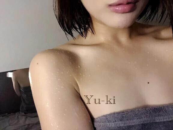 今日メイク薄めです