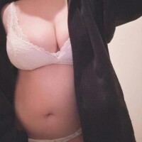 明日【15-21時】出勤です♡