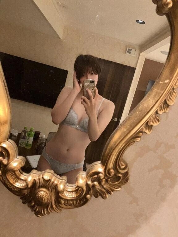 恥ずかしい格好で...