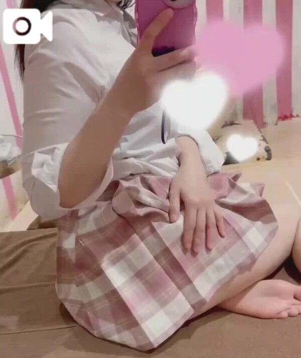 見えそうで見えないのが1番ドキドキするよね🥺❤️？