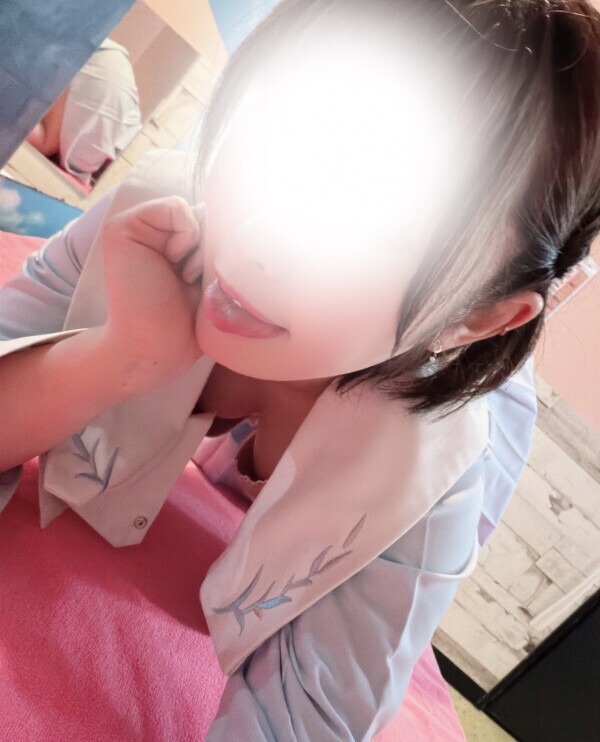 雨降るせいか頭が痛い…😢