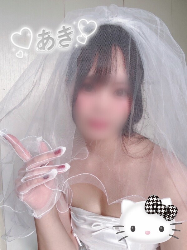 👰‍♀️🤍🪽