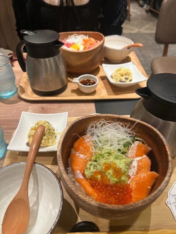 サーモンアボカド