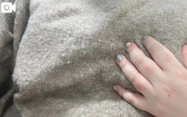 服の上から…♡