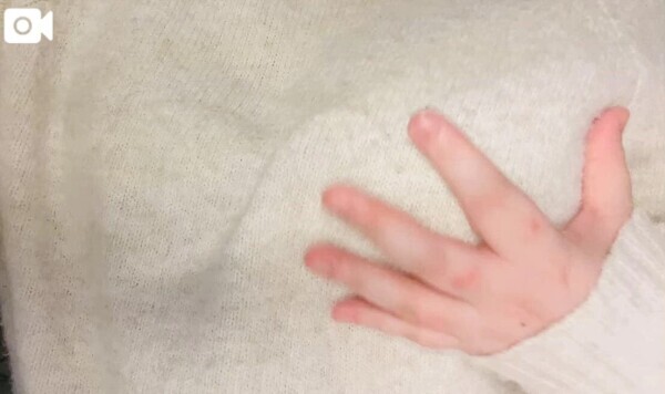 服の上でも感じます♡♡