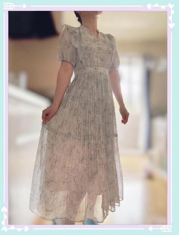 どんより秋空の下で感じる静かな時間🍂☁️🕊️