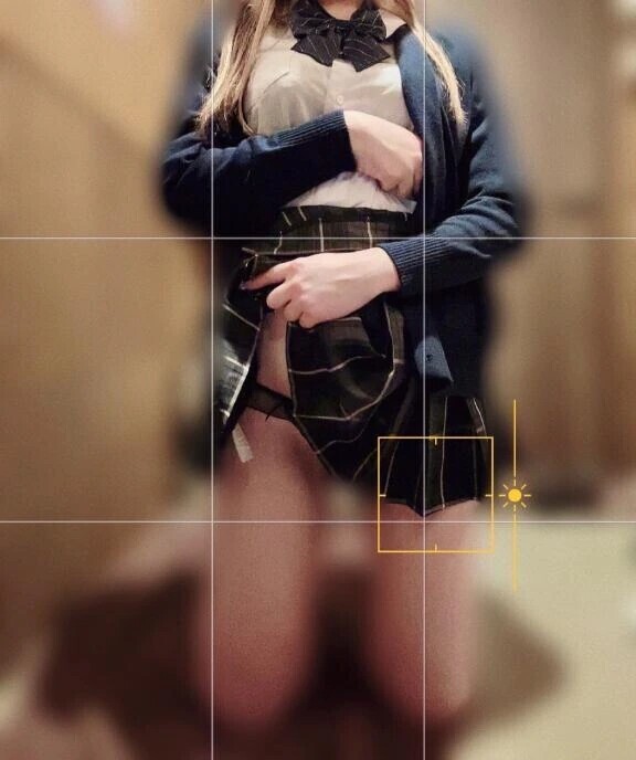 着替え覗かないでよぉ…！