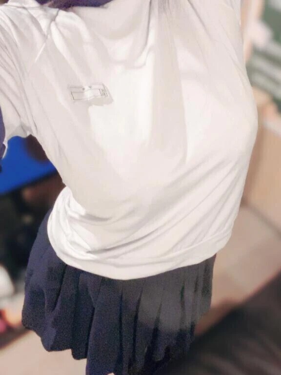 服の上からもわかっちゃうね🩵