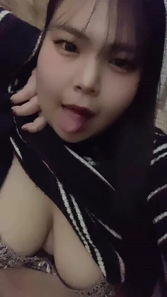 すぐ服めくりがち🤭🤭💭