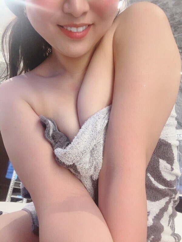 明日も19時〜23時❣️出勤します😍😍😍