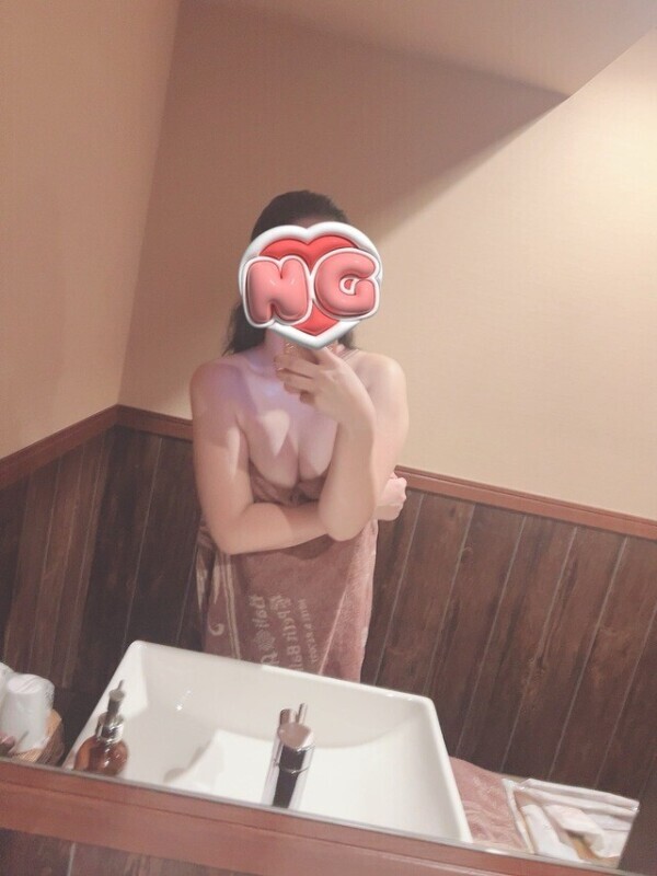 明日は19時〜ご予約待ってます❣️