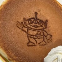 右手を上げて