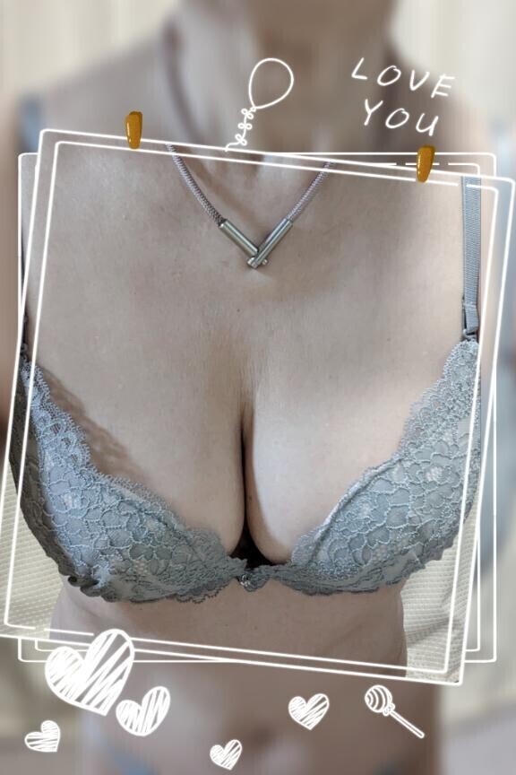 🎶イヤフォンで聞いてます❓