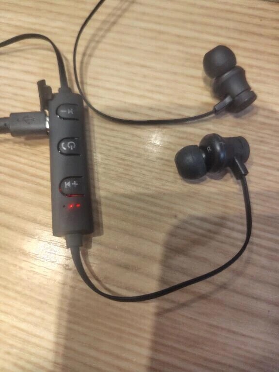 イヤホン充電中＆待機中✌