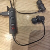 イヤホン充電中＆待機中✌