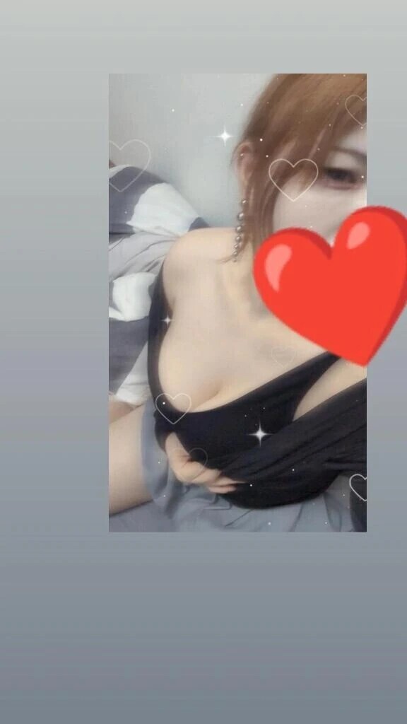 👩🏽‍❤️‍👩🏻👩🏽‍❤️‍👩🏻