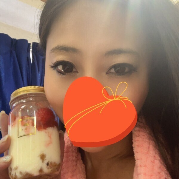 この間、イチゴの美味しいデザートを食べました^ - ^
