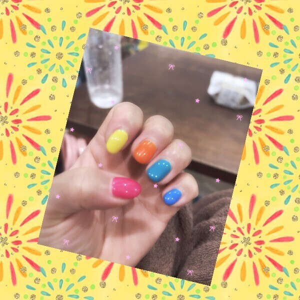 夏っぽい、カラフルなネイルに変えてみました💅
