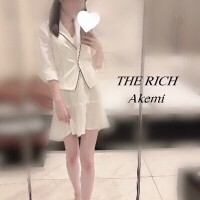明日8/7(木)出勤します🎀