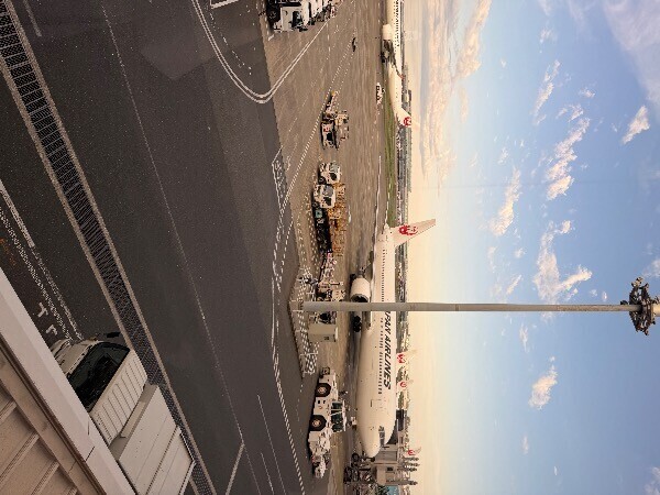 ✈️