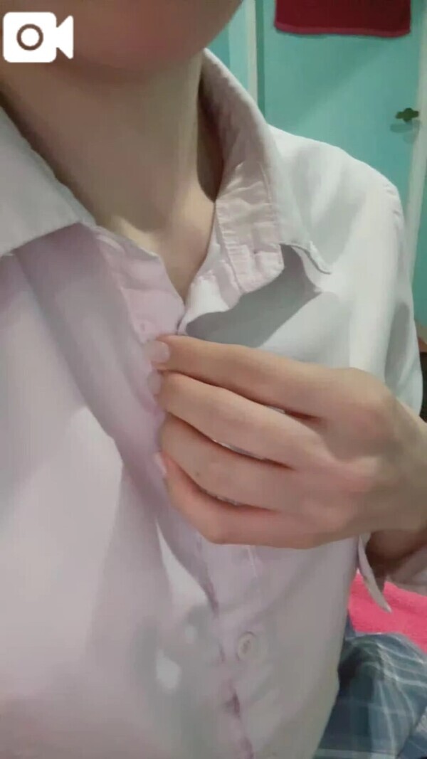 洋服脱ぐ瞬間っていいですよねん