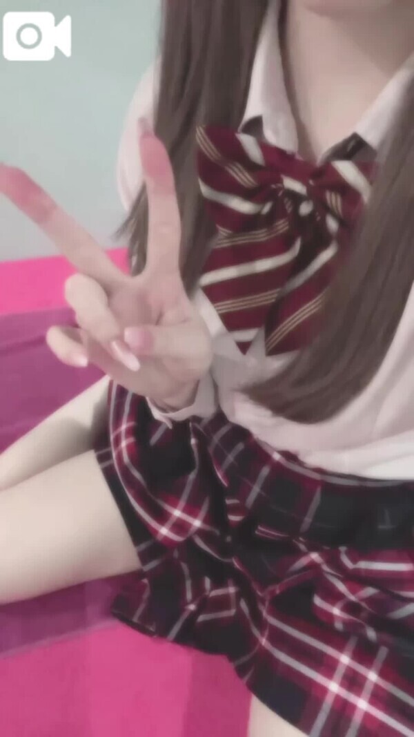 ✌︎◜.  ̫.◝