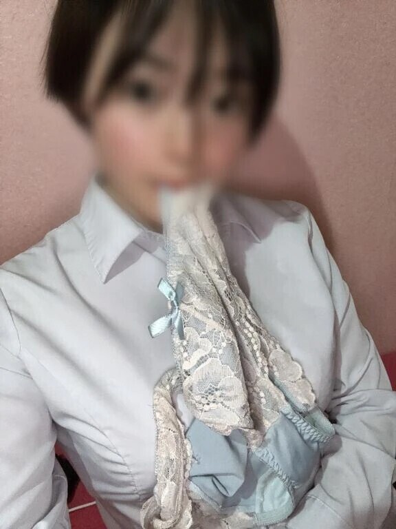 パンツ咥えてます🩵