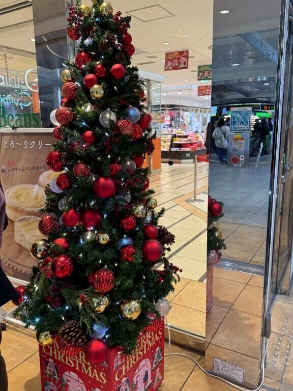 西川口駅にクリスマスツリー🎄