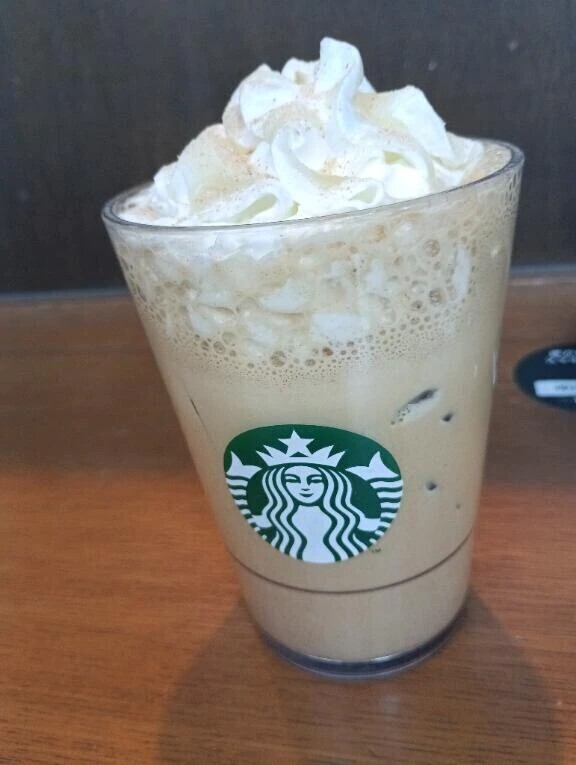スタバ行ってきた☕