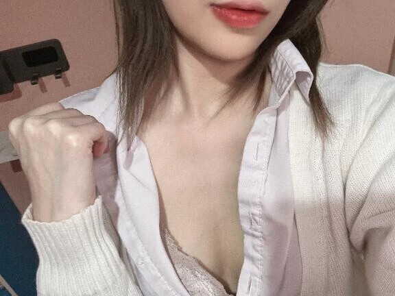 ベッドの中からおはよ🌙💤