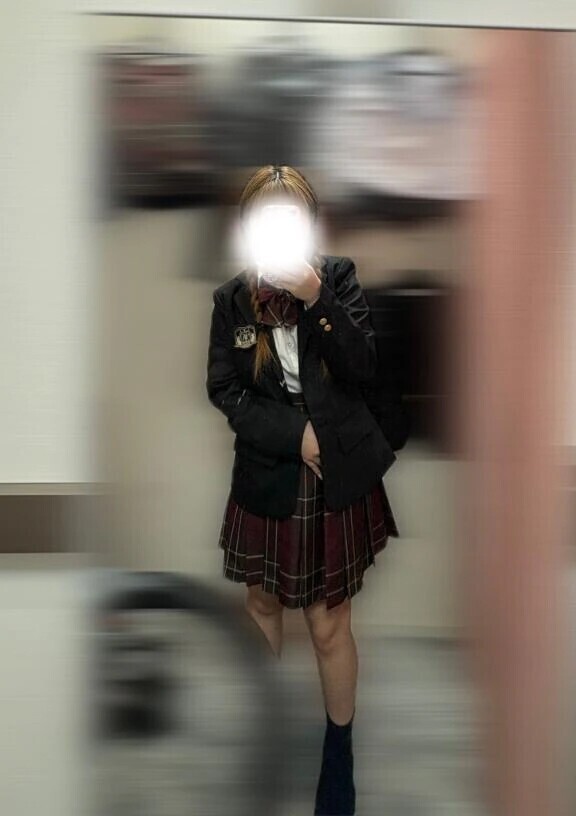 制服が似合う合法ロリ