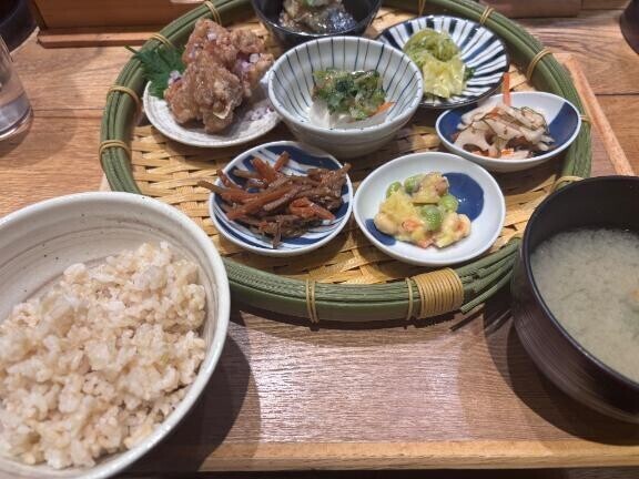 ランチは何～？