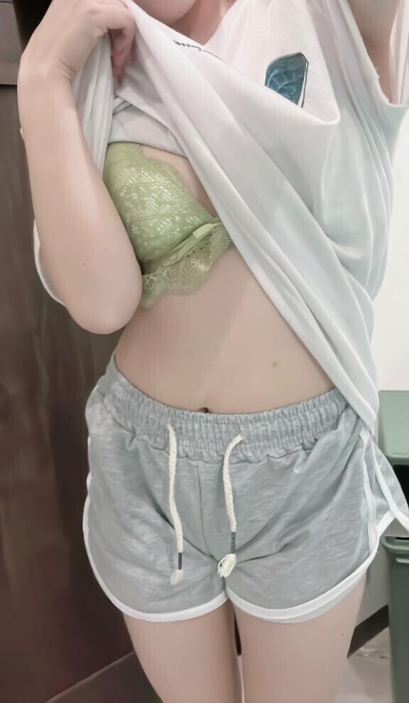 ちらっ