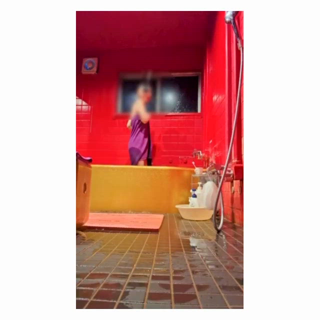 動画*。