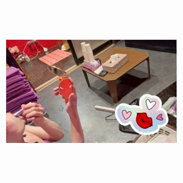 動画*。