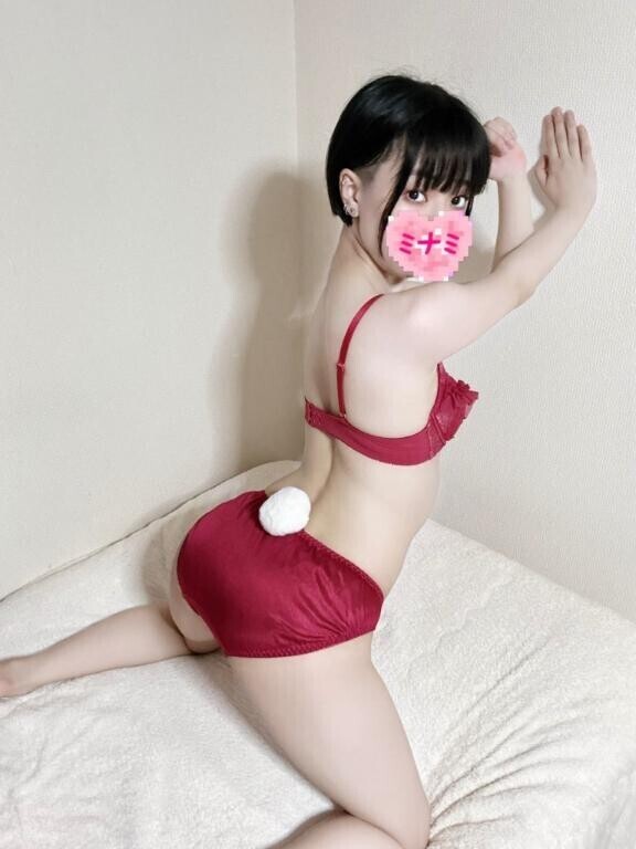 おせ〇し盗む上に甘えてくる娘?