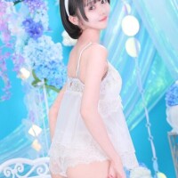 よっ