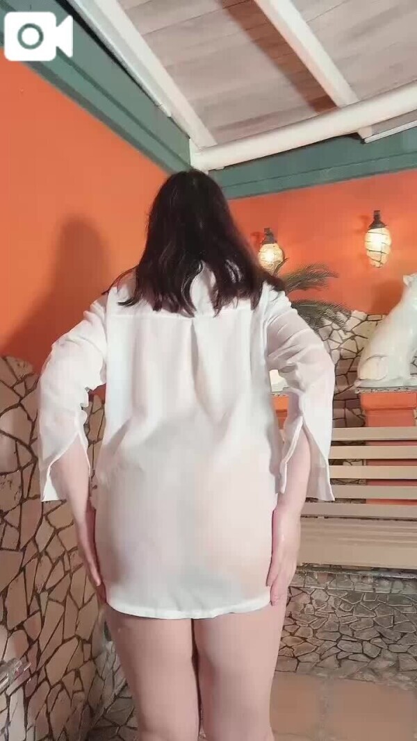 濡れた肌、吸い付くお尻🍑