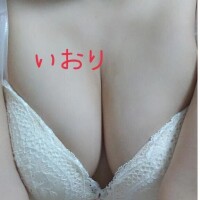 スカートがめくれそうな