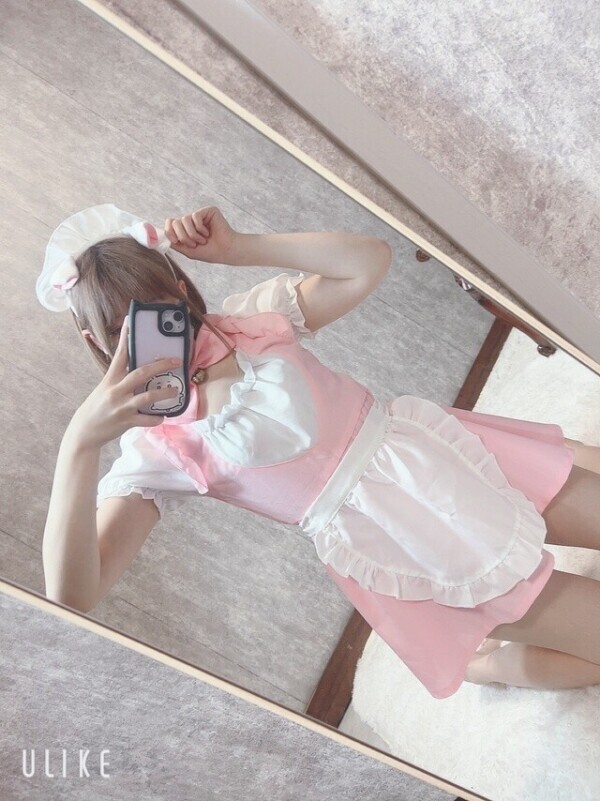 ピンクメイド派？黒メイド派？