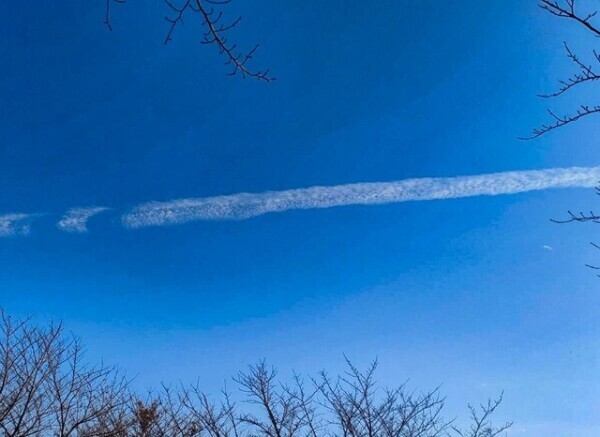 飛行機雲に願いをこめて