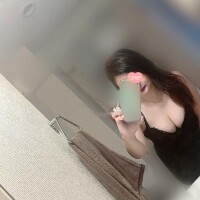 また雨で地面が濡れていますが私の体も濡れています。