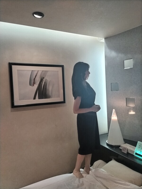 今晩は　明日、出勤します