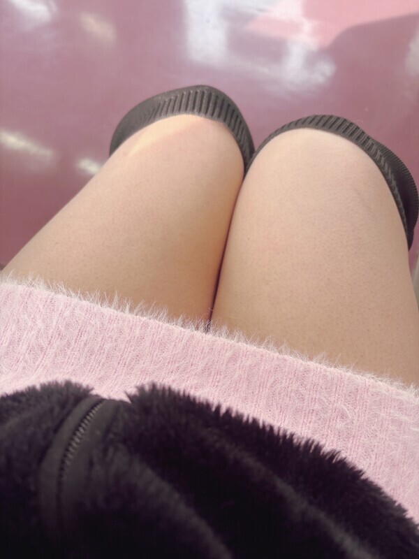 【出動❣️】初出勤は生足で🫰