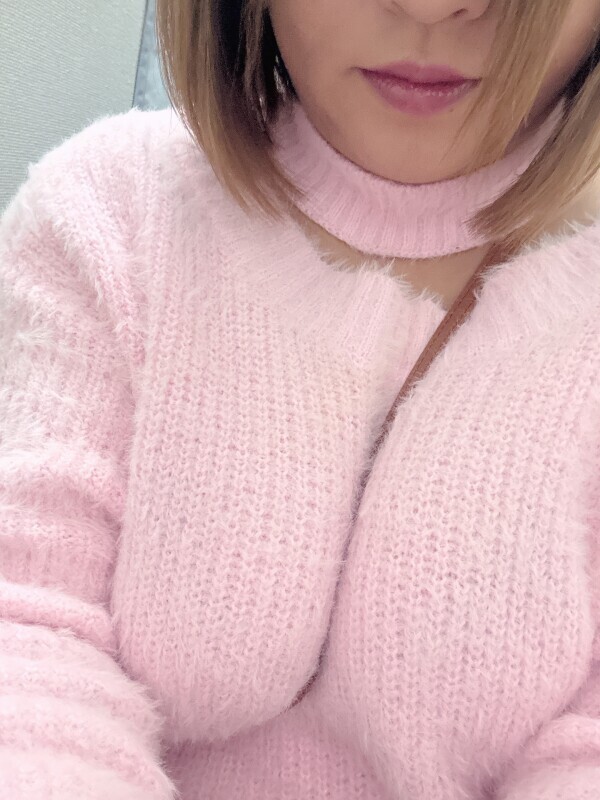 【出動しました❣️】マシュマロおっぱいを乗せて