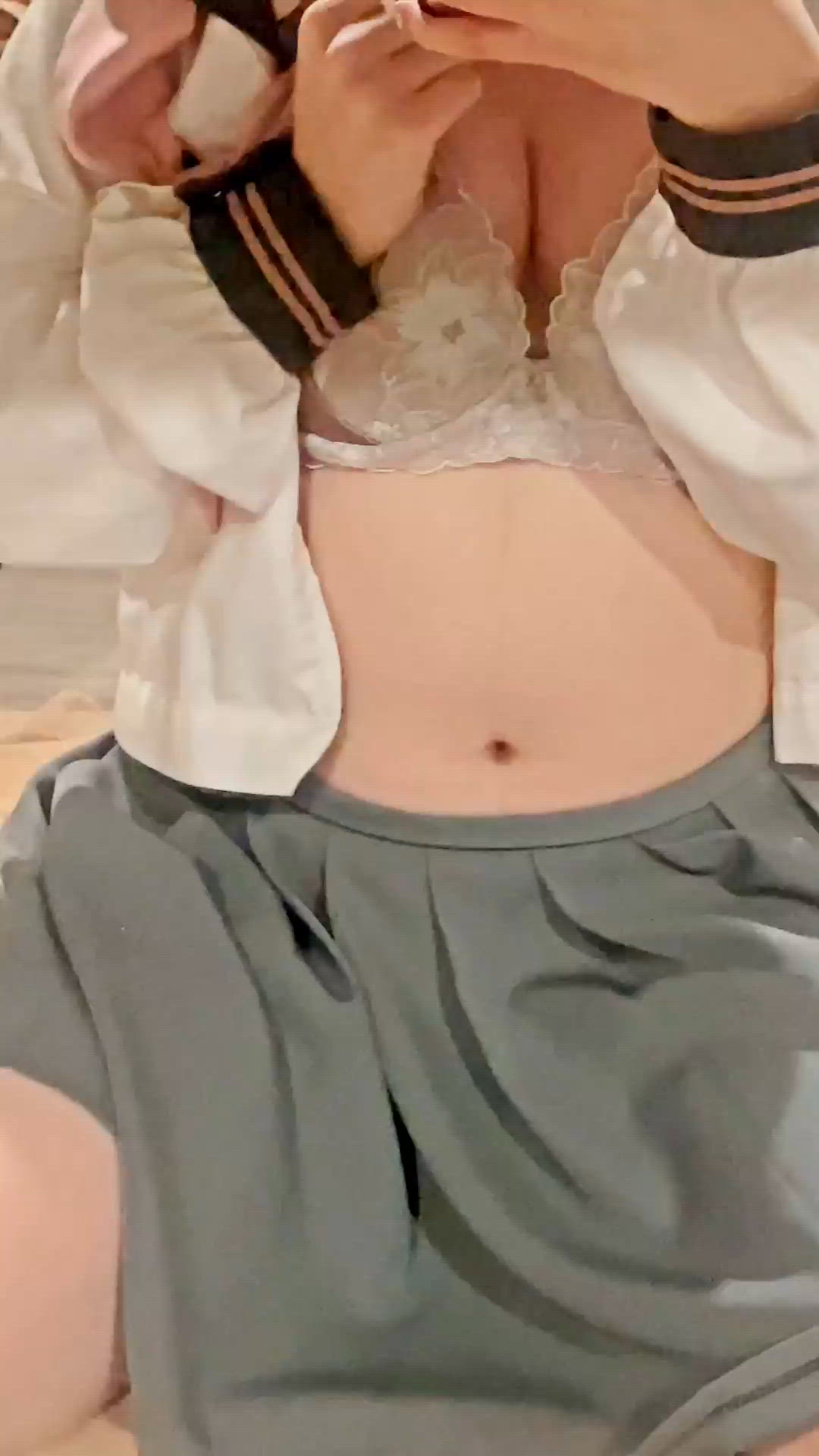 制服似合ってるかな？？